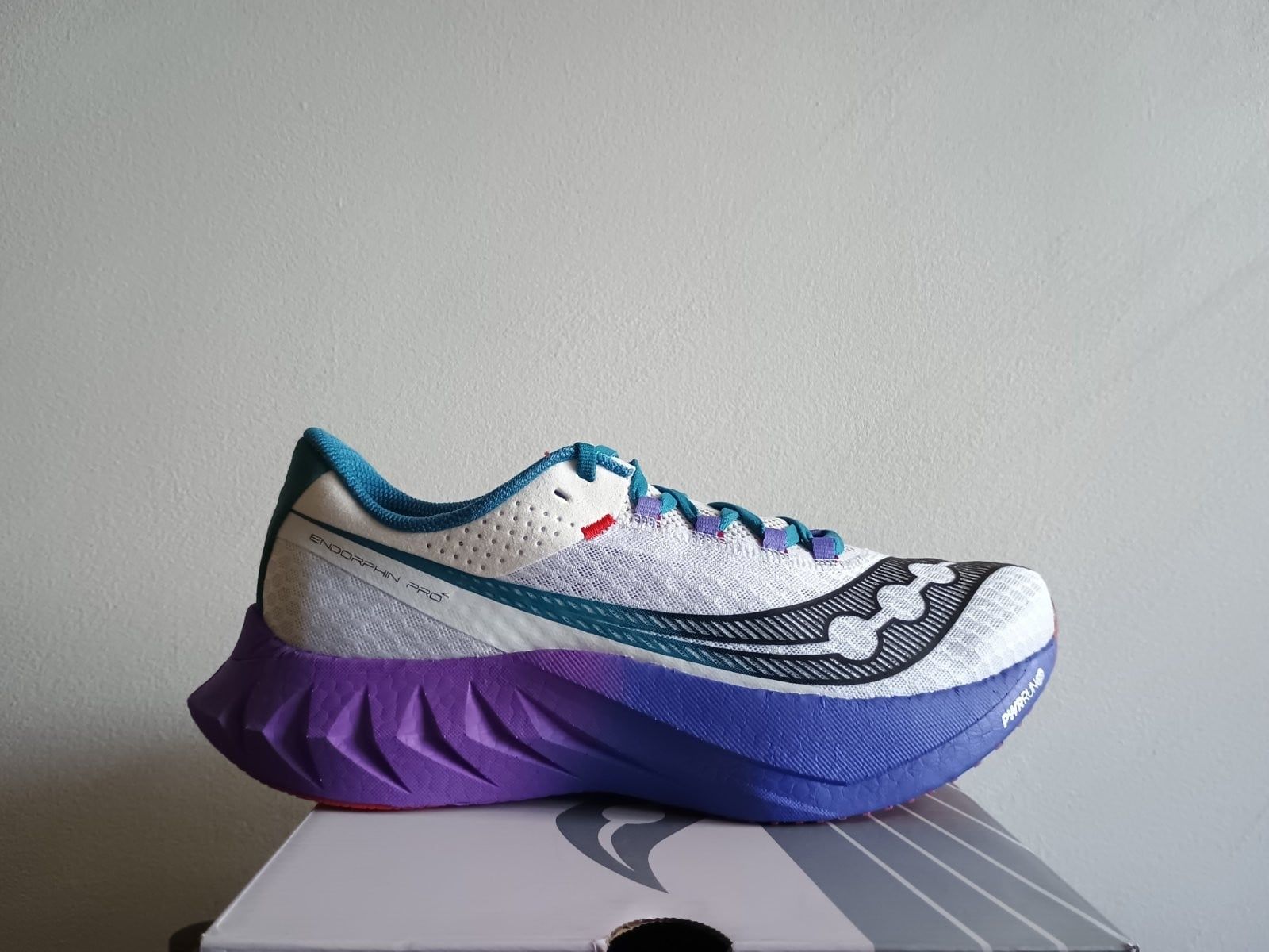 Saucony Logo